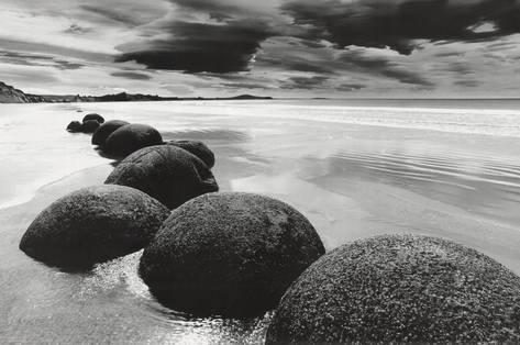boulders-on-the-beach_a-G-1813058-0.jpg